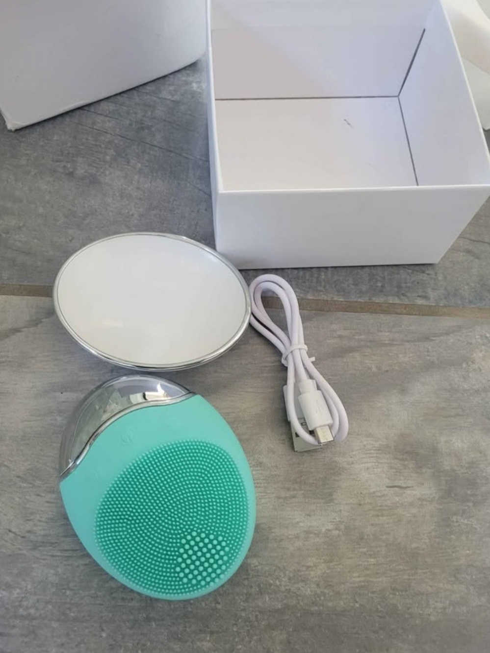 Mint Green Silicone Facial Cleansing Brush with USB Charger - Unbranded